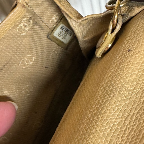 CHANEL compact wallet with detachable keychain - Picture 8 of 9